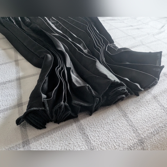 Seraphine Maternity Black A-Line Pleated Skirt - Picture 3 of 9